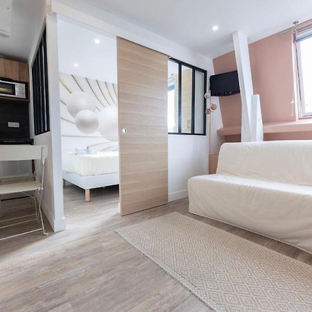 Amazing Apartment Under The Roof In Paris 8Th Buitenkant foto