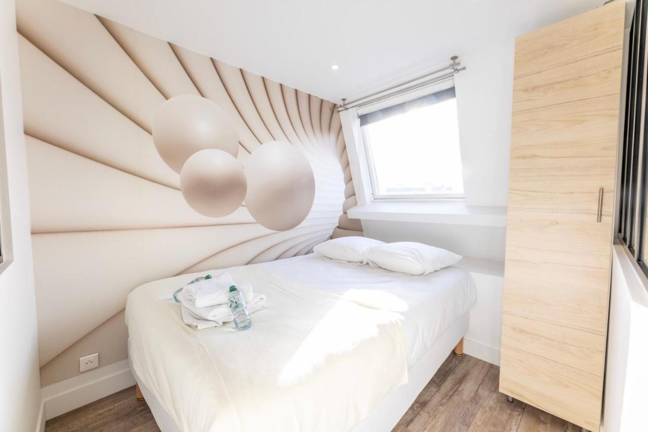 Amazing Apartment Under The Roof In Paris 8Th Buitenkant foto