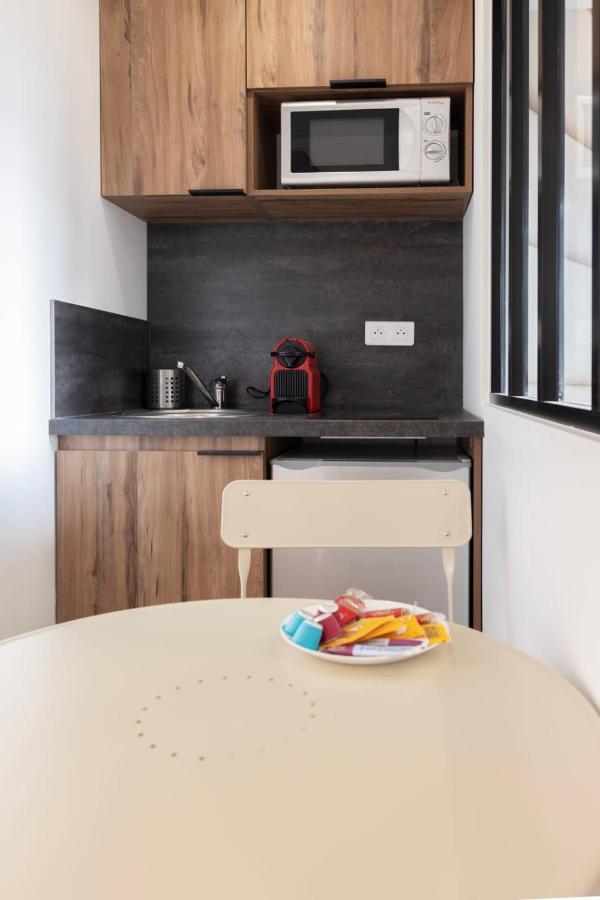 Amazing Apartment Under The Roof In Paris 8Th Buitenkant foto