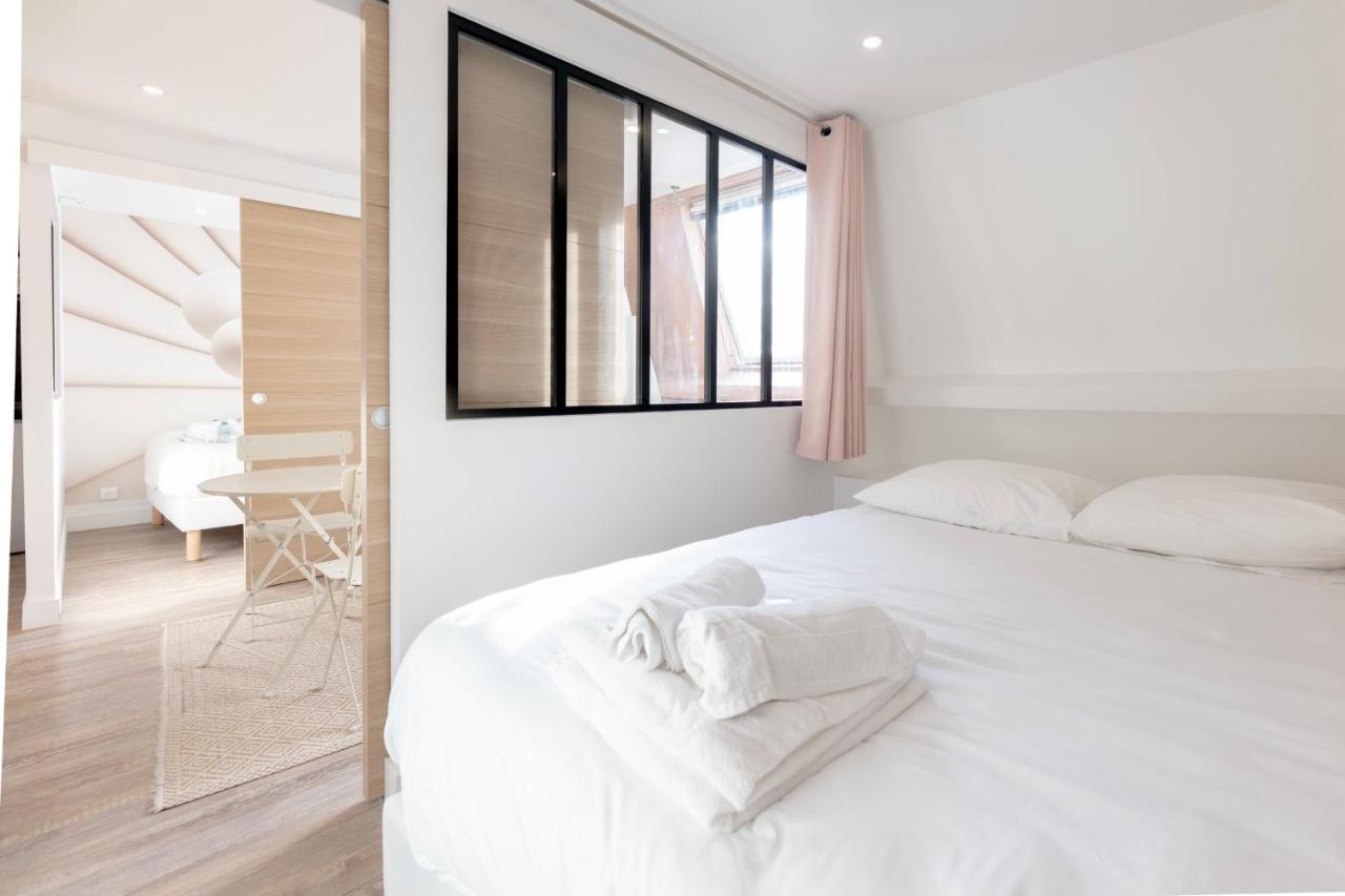 Amazing Apartment Under The Roof In Paris 8Th Buitenkant foto