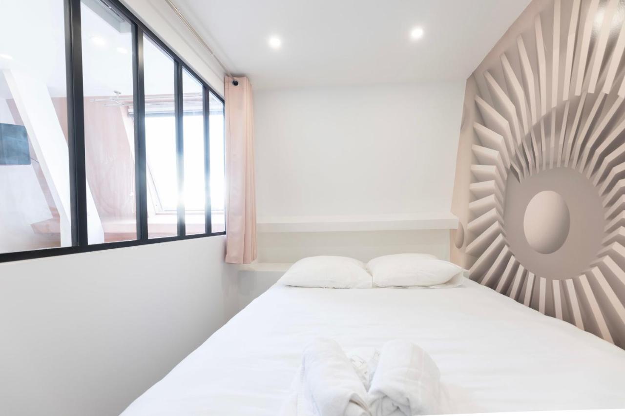 Amazing Apartment Under The Roof In Paris 8Th Buitenkant foto