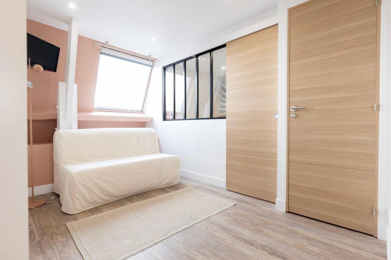 Amazing Apartment Under The Roof In Paris 8Th Buitenkant foto