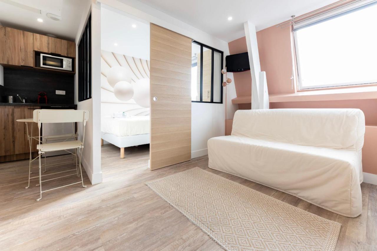 Amazing Apartment Under The Roof In Paris 8Th Buitenkant foto